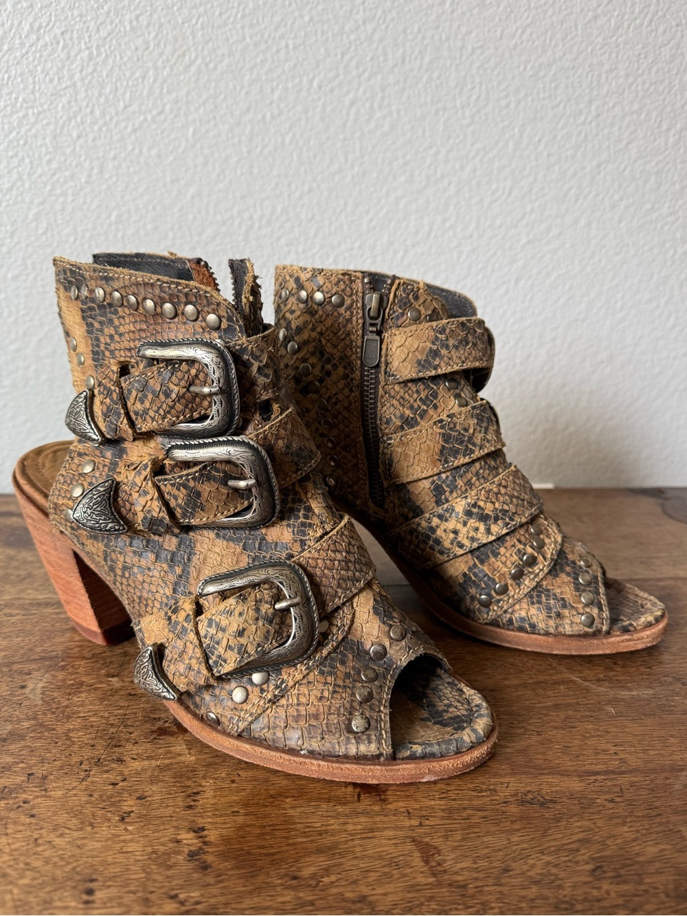 Liberty Black Kinney studded leather heeled sandal sz 9.5